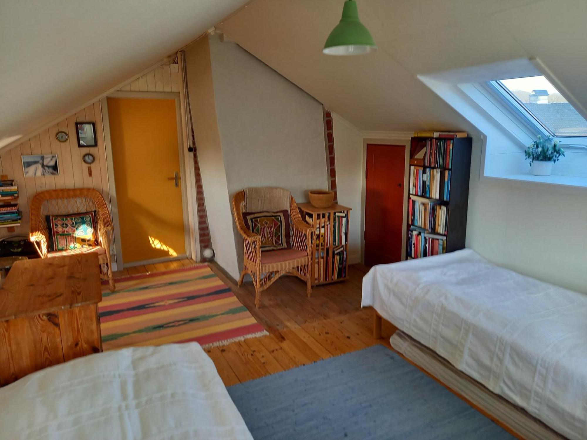 Ljust Boende, Egen Ingang Och Traedgard I Centrum Varberg Luaran gambar
